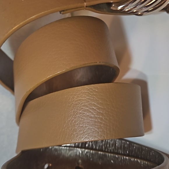 Michael Michael  Kors  Synthic Leather sz XL Tan with Silver hardwear  Pre-owned - Picture 2 of 8